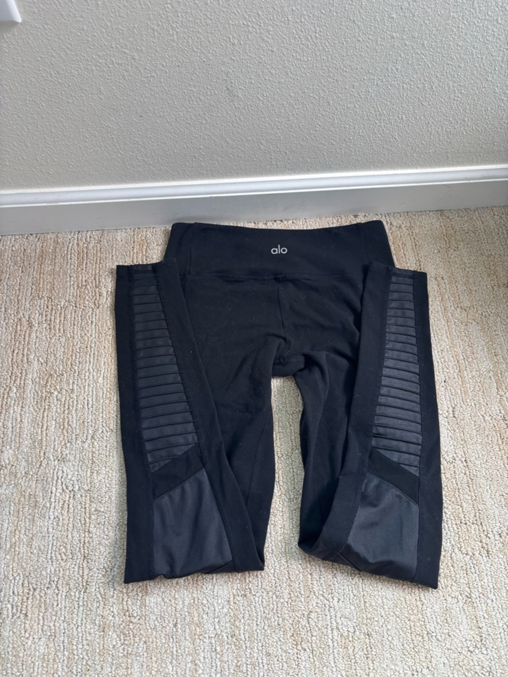 Alo Women’s Black Moto-Panel Stretch Leggings